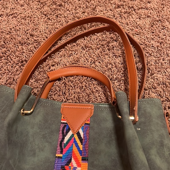 NWOT Green handbag with long removable colorful strap - Picture 7 of 7